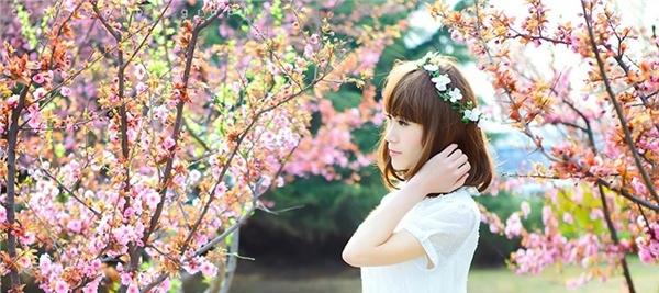 春日里的小清新美眉與桃花唯美時尚寫真