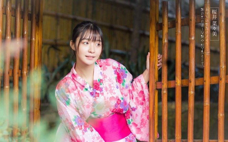 嬌艷欲滴的粉紅佳人純真笑容和服唯美圖