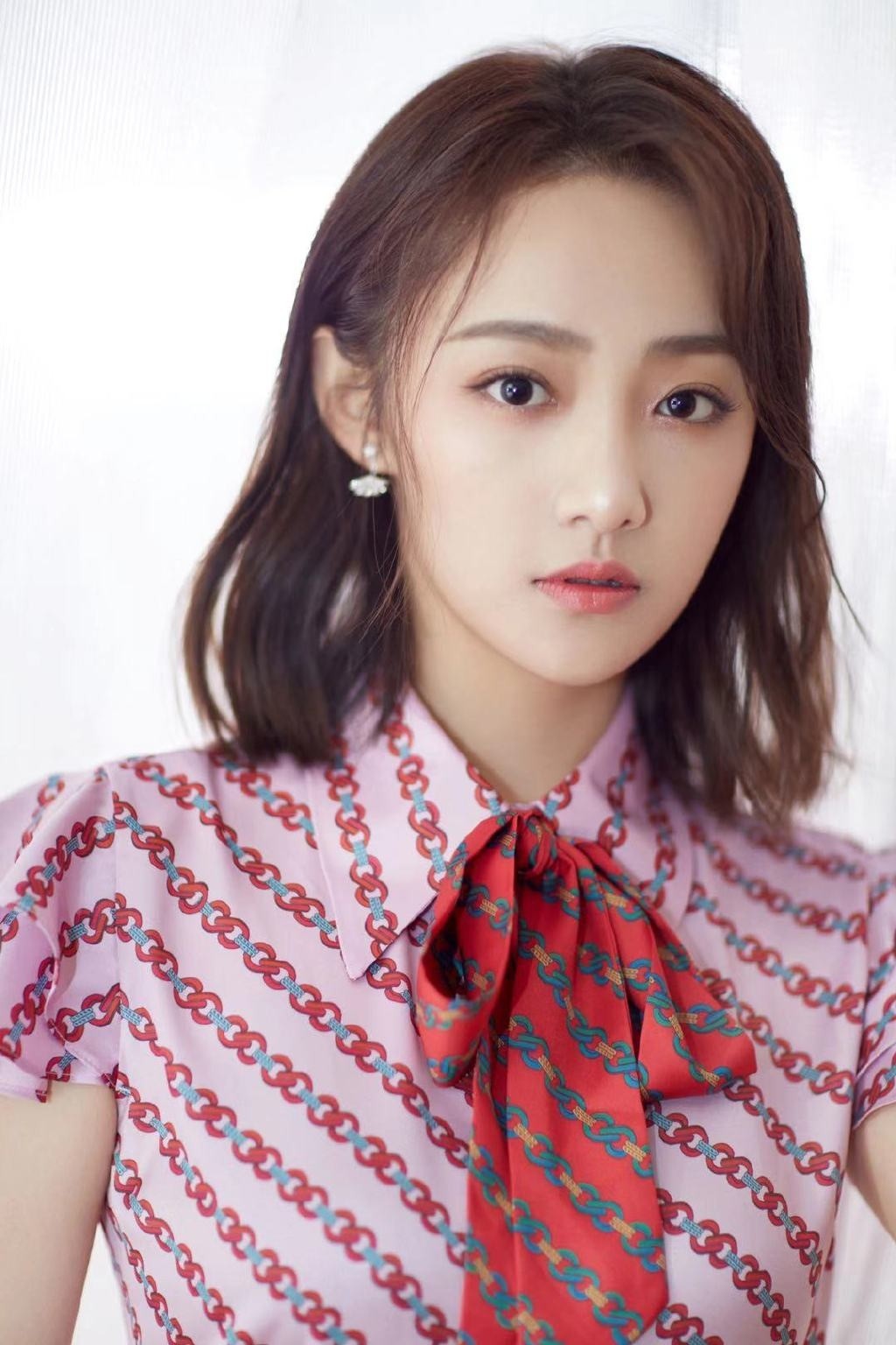 95后演技派小花吳佳怡靚麗圖片