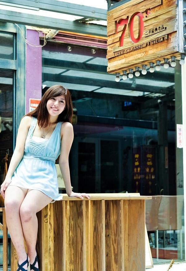 清純美女戶外迷人唯美時尚寫真