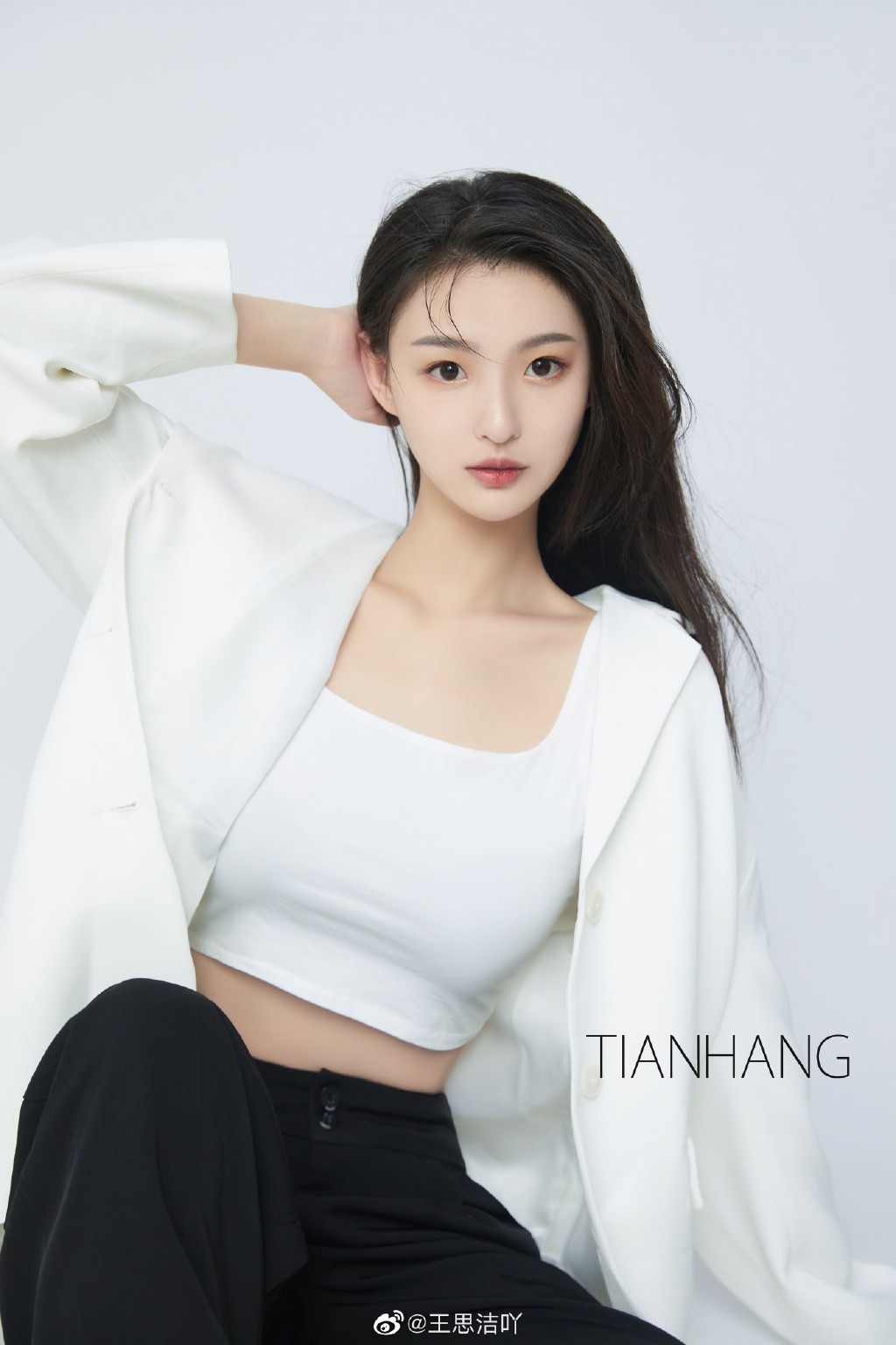 王思潔白衣清爽純美寫真圖片