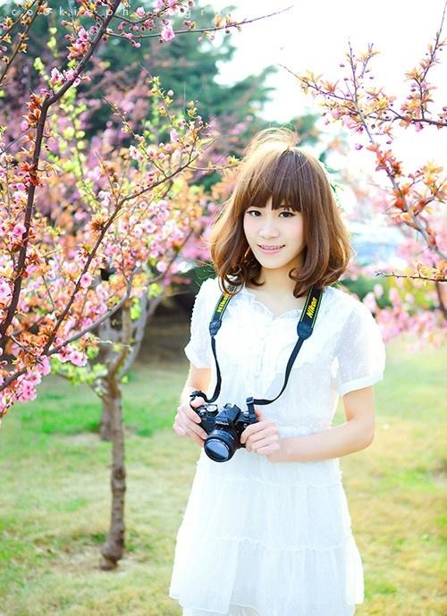 春日里的小清新美眉與桃花唯美時尚寫真