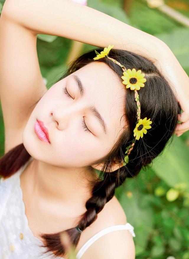 清新可愛美少女花叢時尚寫真甜美動人