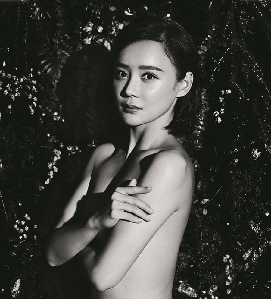 性感女神袁姍姍半裸登封面