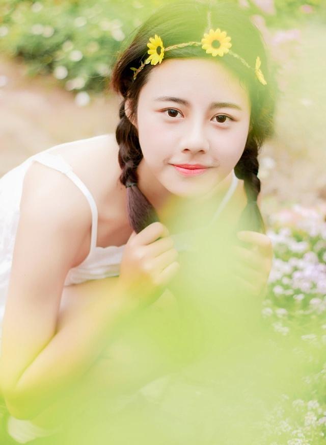 清新可愛美少女花叢時尚寫真甜美動人