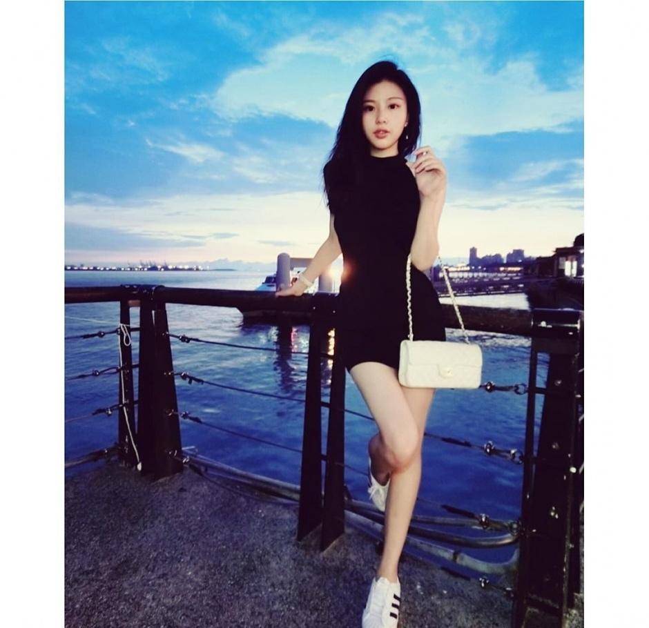 養(yǎng)眼的美眉Iris Yen精選美照寫真圖片