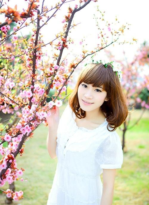 春日里的小清新美眉與桃花唯美時尚寫真