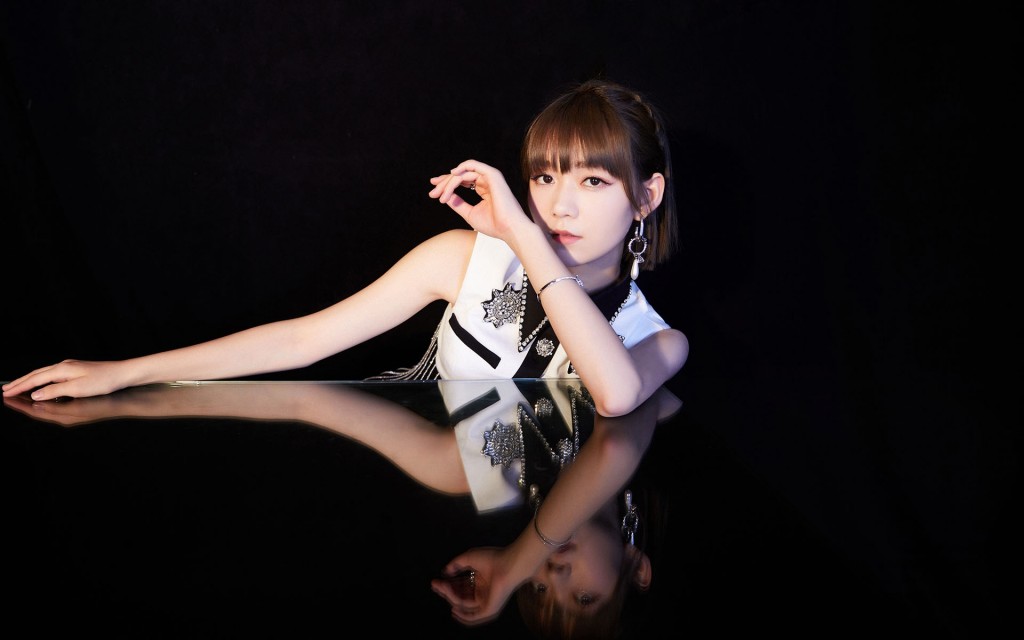 火箭少女101金屬風(fēng)高清桌面壁紙