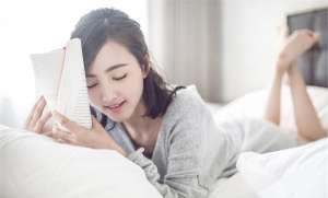 程小蒙秀香肩鎖骨美艷動(dòng)人寫真