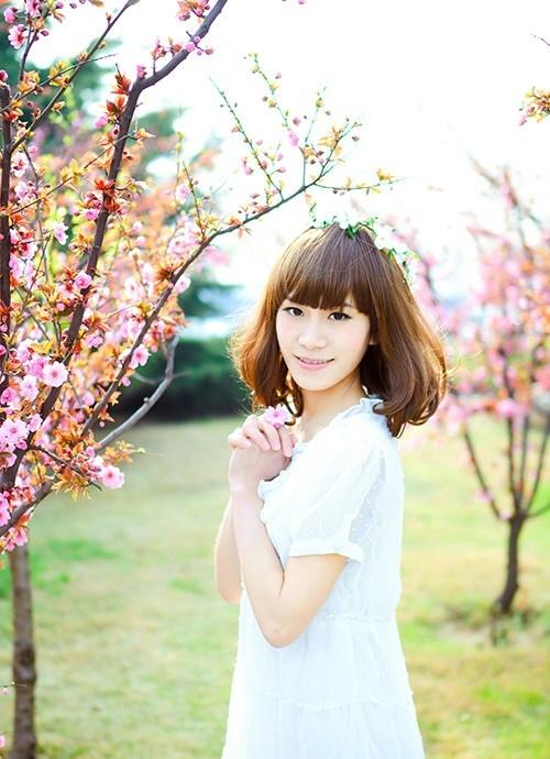 春日里的小清新美眉與桃花唯美時尚寫真