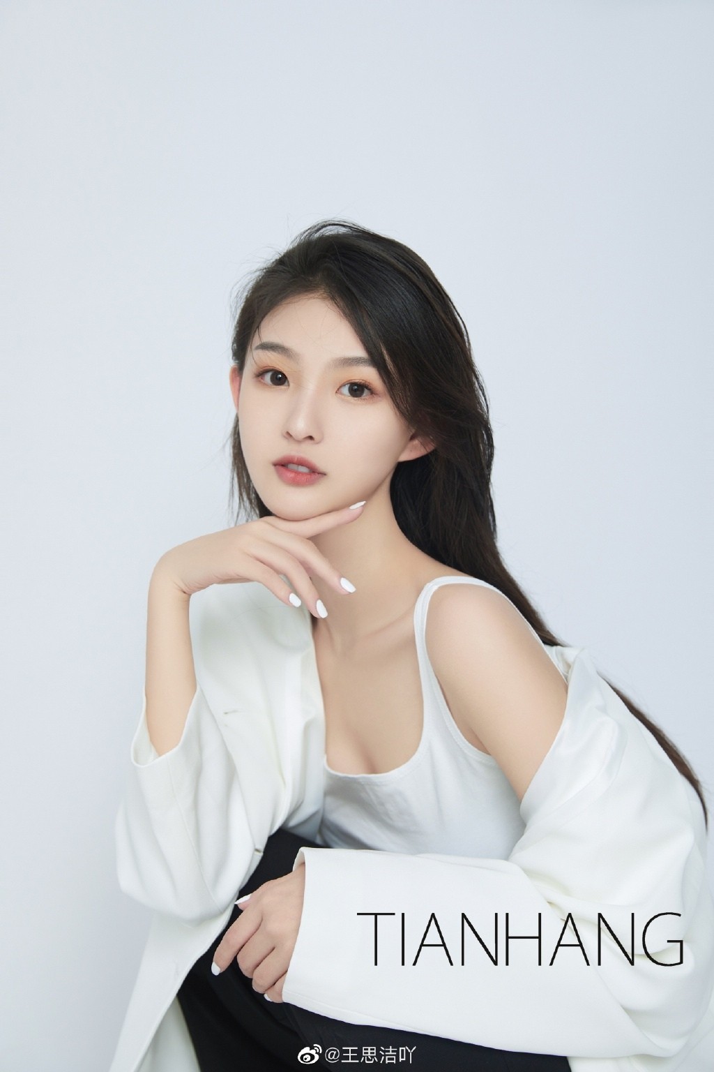 王思潔白衣清爽純美寫真圖片