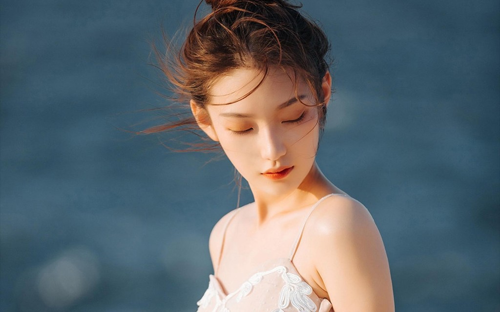 海邊薄紗吊帶美女清純嫵媚唯美寫真