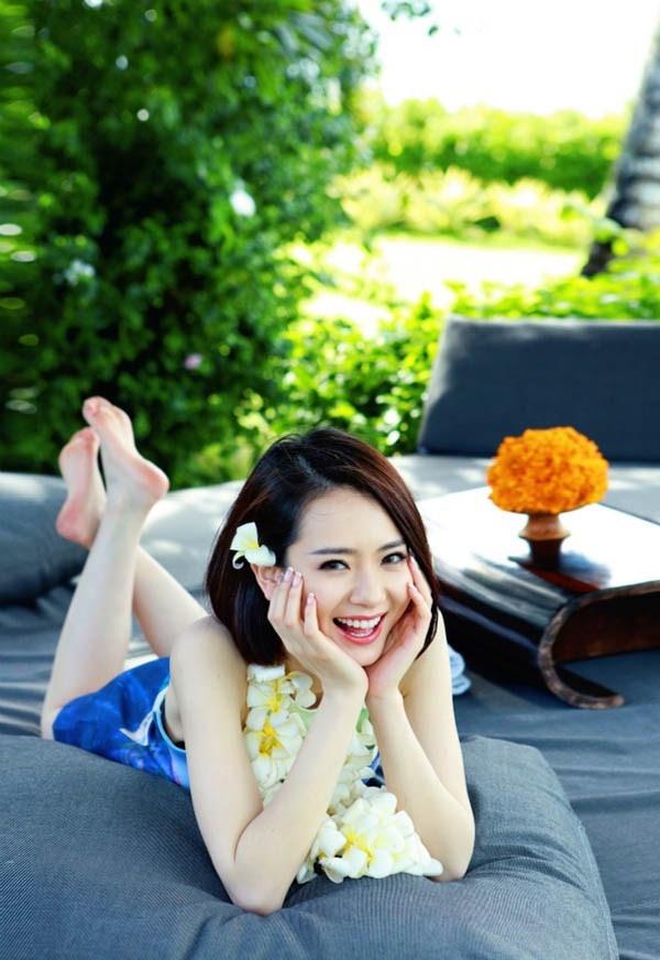 戚薇氣質女明星嬌艷如花甜美夏日照