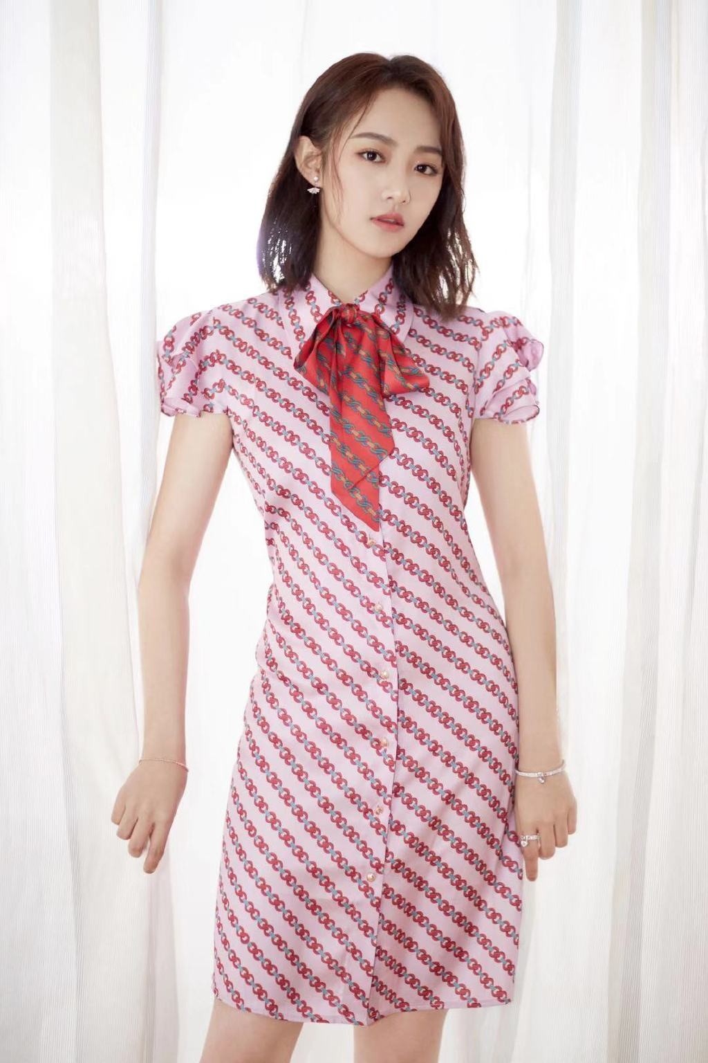 95后演技派小花吳佳怡靚麗圖片