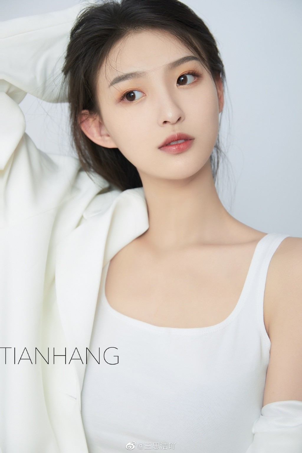 王思潔白衣清爽純美寫真圖片