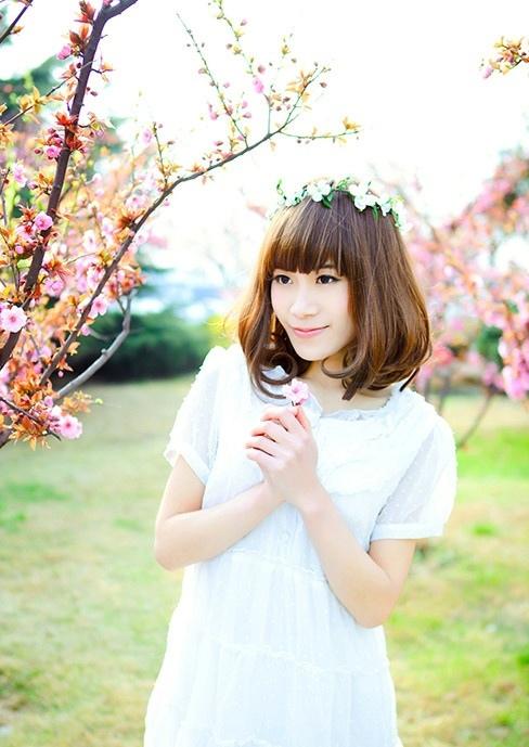 春日里的小清新美眉與桃花唯美時尚寫真