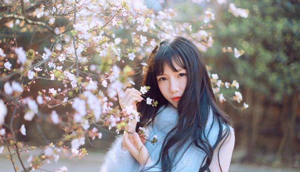 清純性感美女李大夢櫻花雨中的絕美寫真