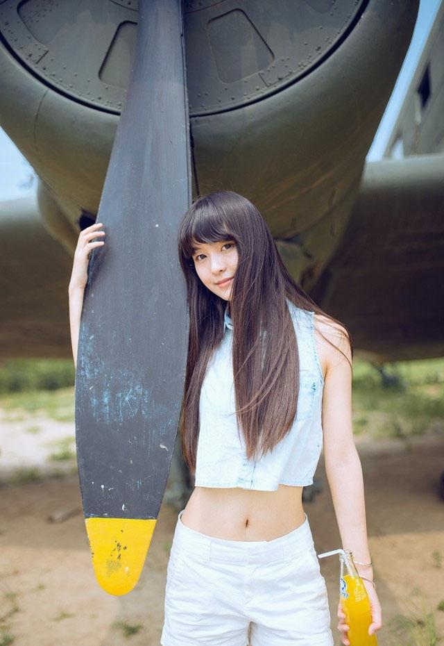 長發清純美女小秀蠻腰寫真