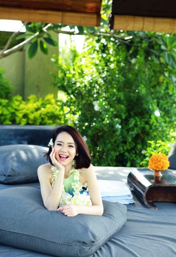 戚薇氣質女明星嬌艷如花甜美夏日照