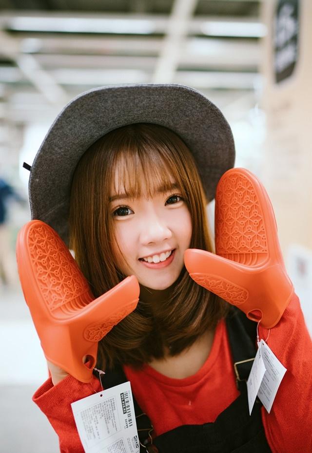 純真時尚可愛少女超市搞怪記