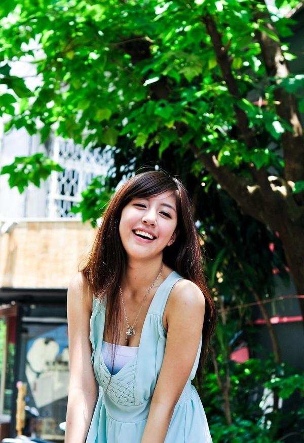 清純美女戶外迷人唯美時尚寫真