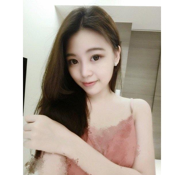 養(yǎng)眼的美眉Iris Yen精選美照寫真圖片
