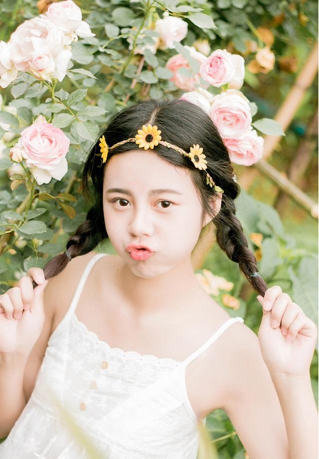 清新可愛美少女花叢時尚寫真甜美動人