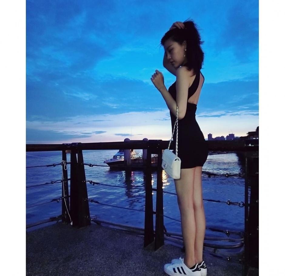 養(yǎng)眼的美眉Iris Yen精選美照寫真圖片