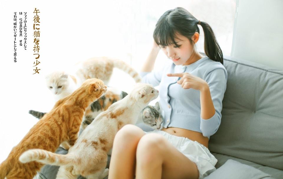 美少女與貓的午后快樂時間
