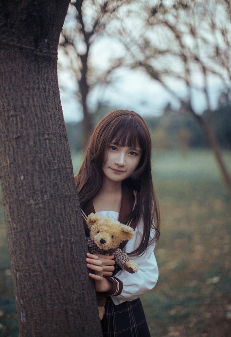 日系校服美眉和她的泰迪熊寫真