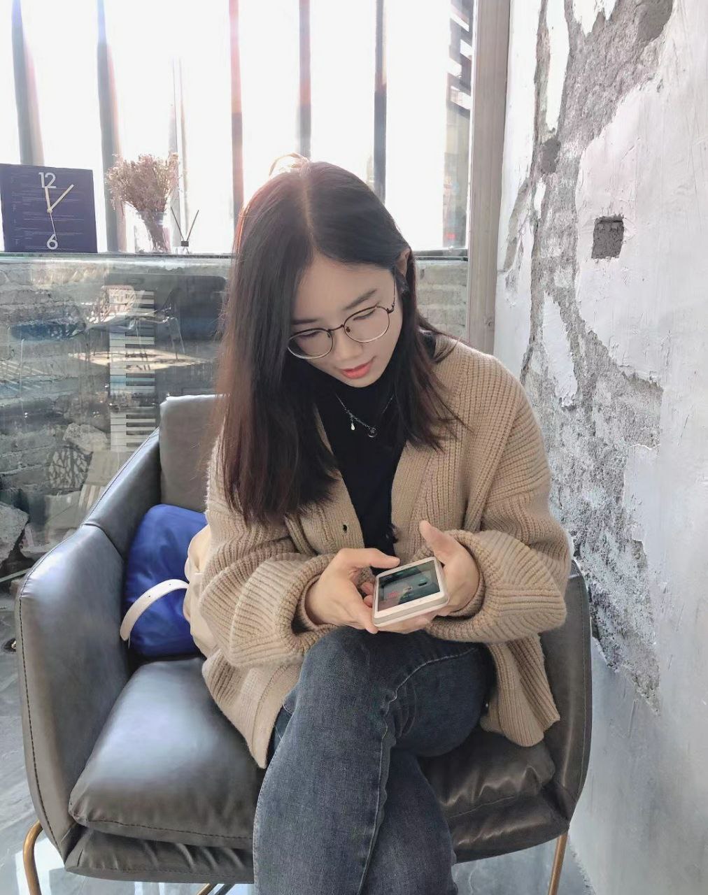 反差美眉