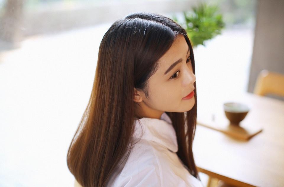 看起來既溫暖可人又如薄荷一樣涼爽的性感美少女