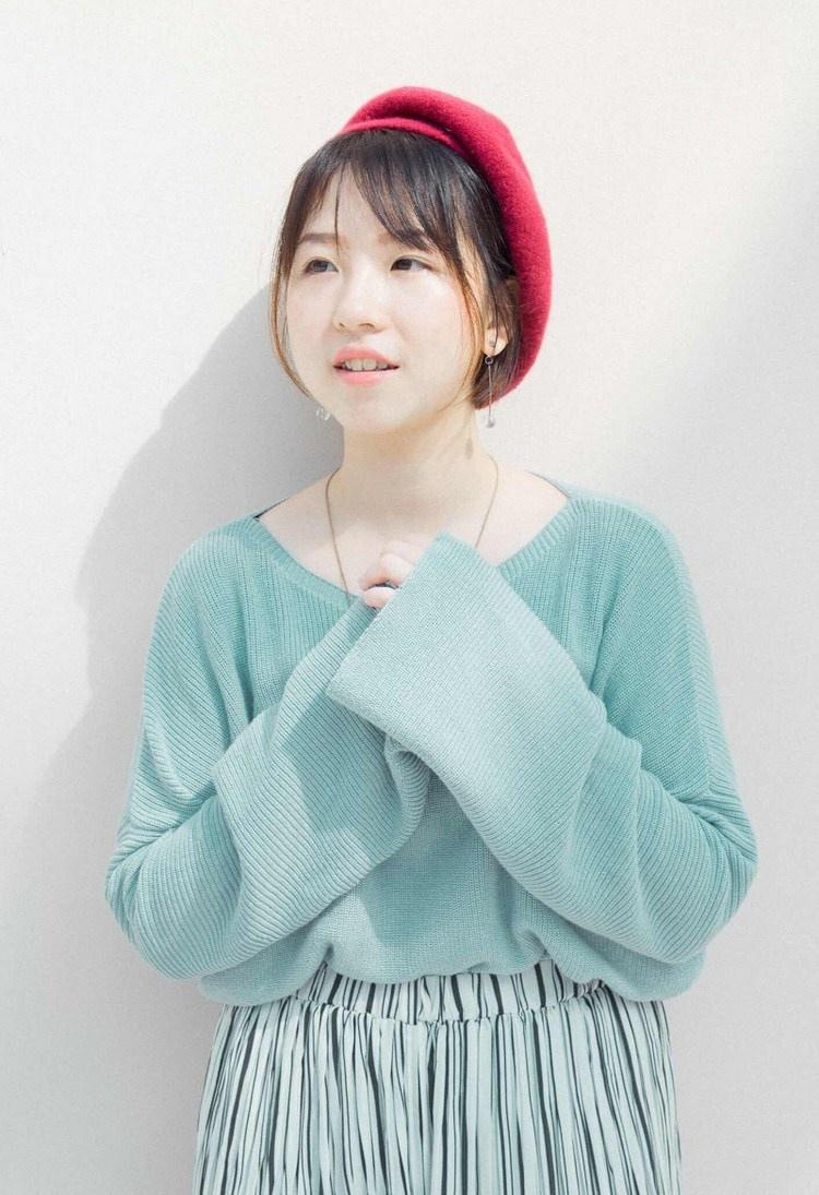 頭帶紅帽子人像攝影圖片
