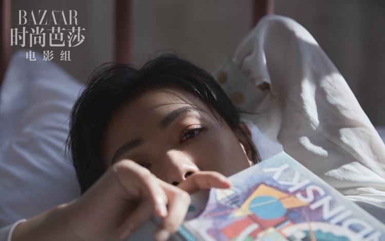 實(shí)力女演員萬(wàn)茜明艷紅唇干練西裝率性短發(fā)多面風(fēng)格圖片