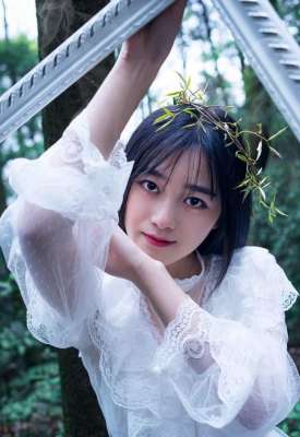清新長(zhǎng)裙性感妹子眼神清澈充滿(mǎn)仙氣