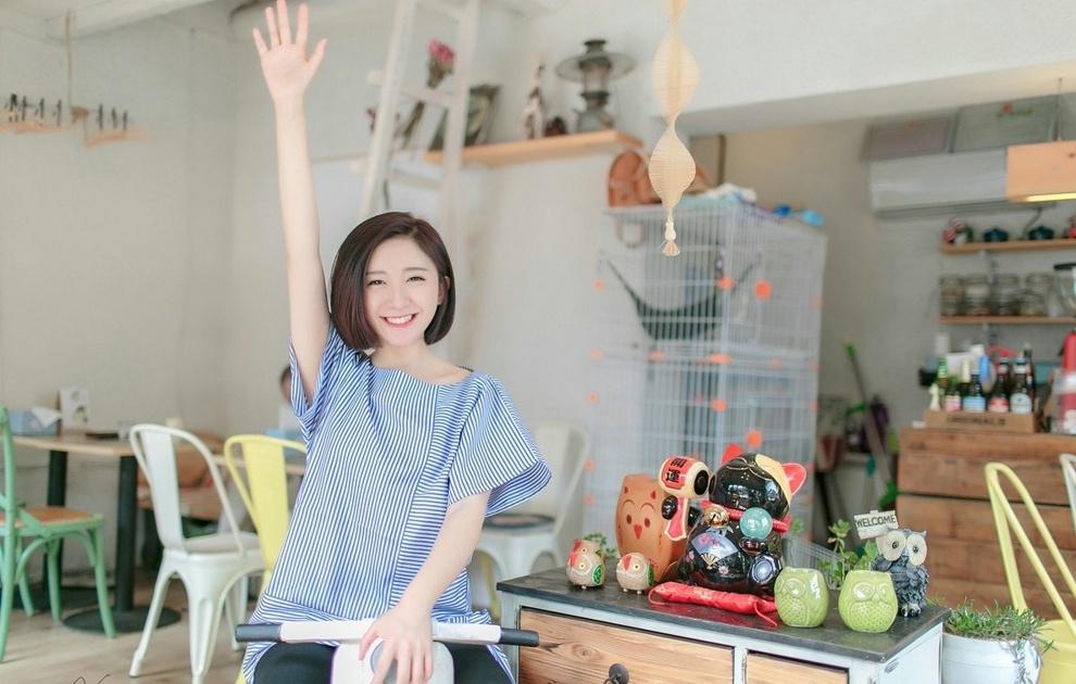 清純短發(fā)氣質(zhì)美女時(shí)尚迷人俏皮可愛唯美寫真