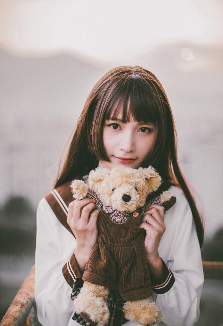 日系校服美眉和她的泰迪熊寫真
