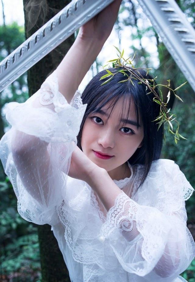 清新長裙性感妹子眼神清澈充滿仙氣