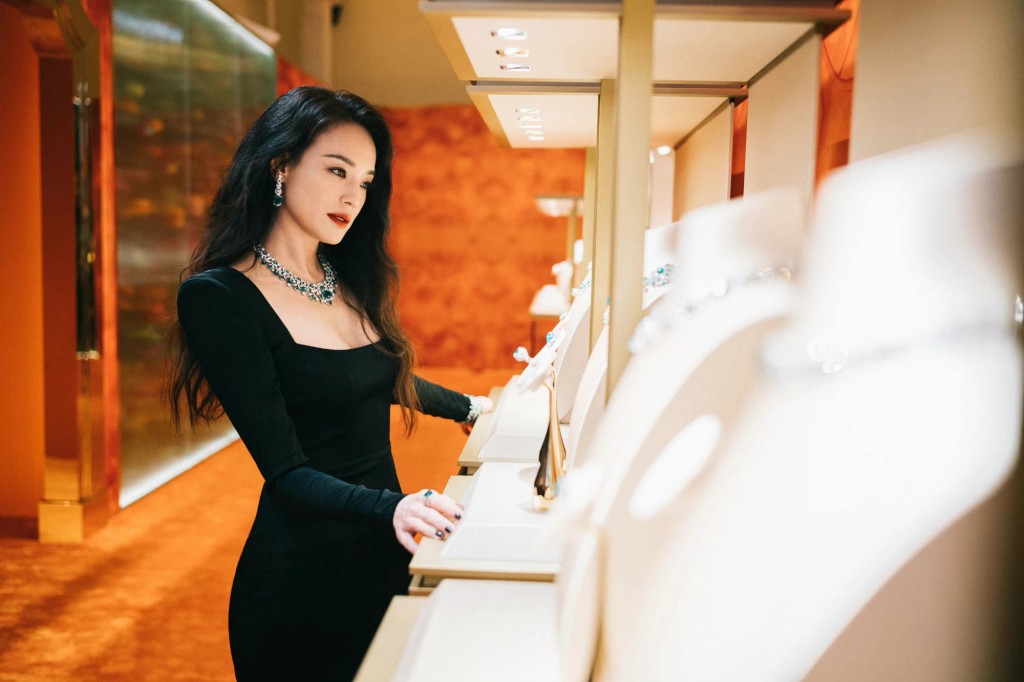 舒淇黑裙優(yōu)雅華麗活動照圖片