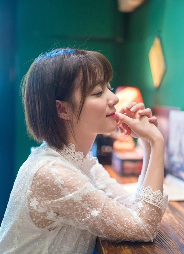 清純純美性感女孩眼神干凈