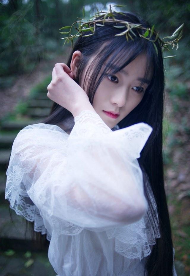 清新長裙性感妹子眼神清澈充滿仙氣