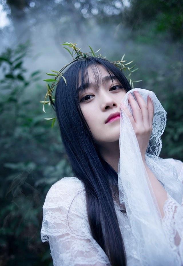清新長裙性感妹子眼神清澈充滿仙氣