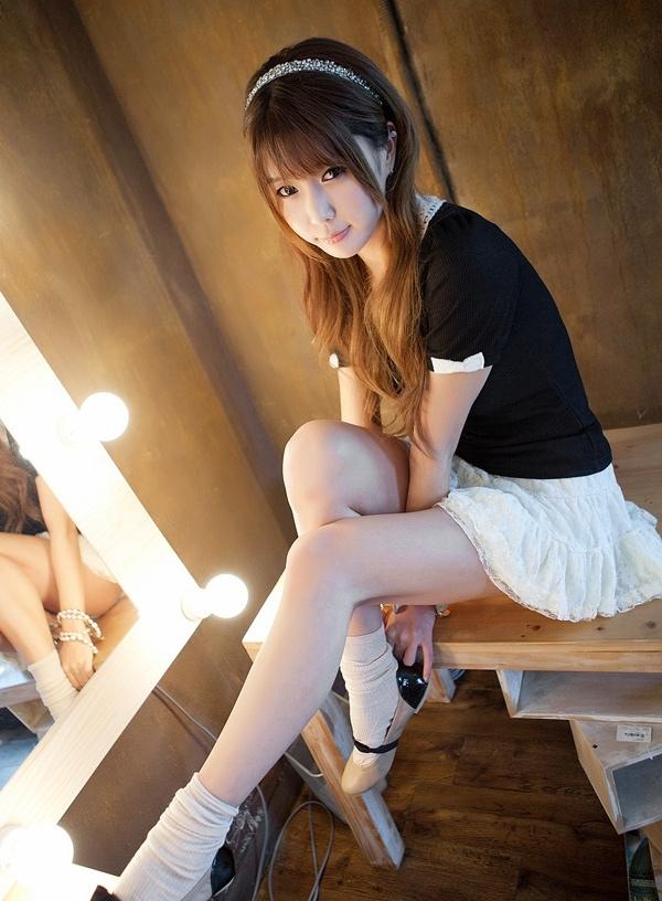 韓國絲襪美女許允美最新迷人時尚寫照