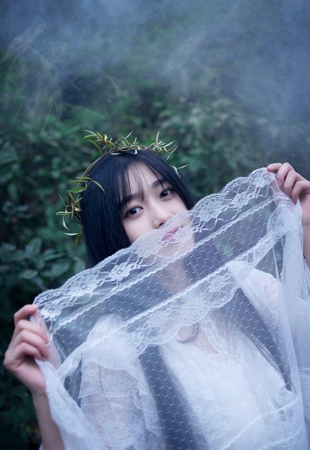 清新長裙性感妹子眼神清澈充滿仙氣