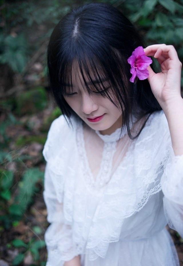 清新長裙性感妹子眼神清澈充滿仙氣