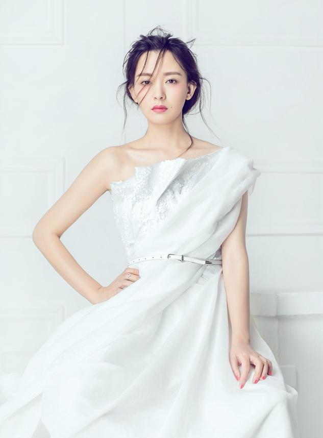 白衣仙女周奇奇清新寫真