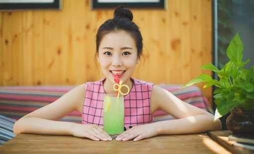時尚可愛清新小女生與美食寫真圖片