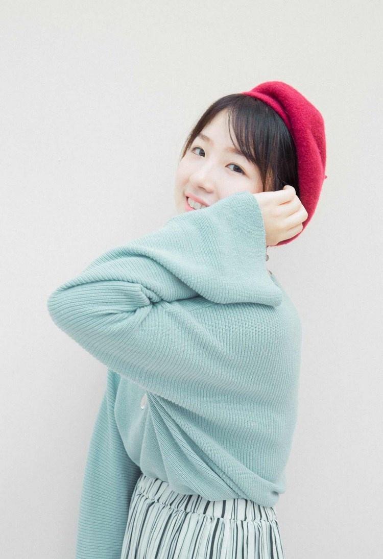 頭帶紅帽子人像攝影圖片