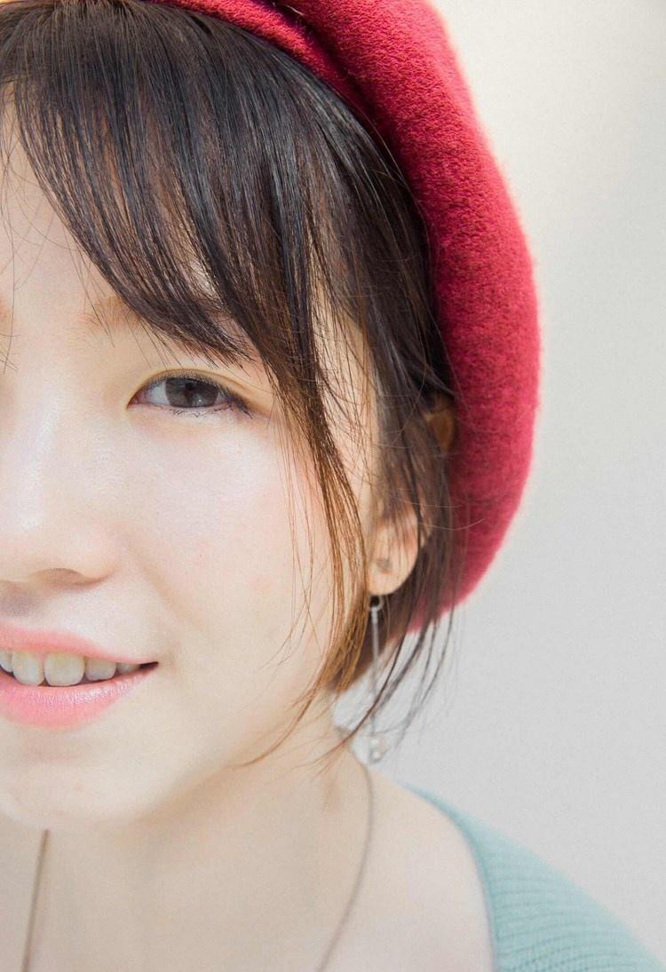 頭帶紅帽子人像攝影圖片