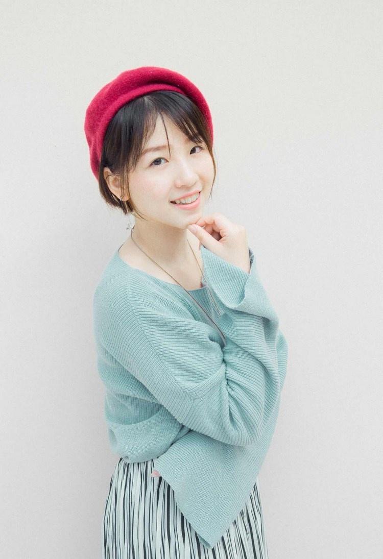 頭帶紅帽子人像攝影圖片